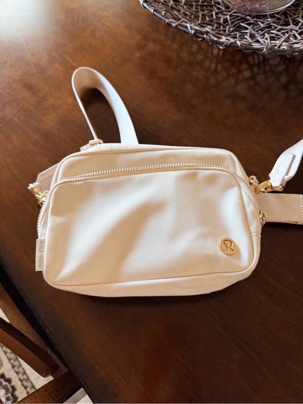 2L Lululemon Cream Crossbody Bag with Gold Logo - Picture 2 of 4